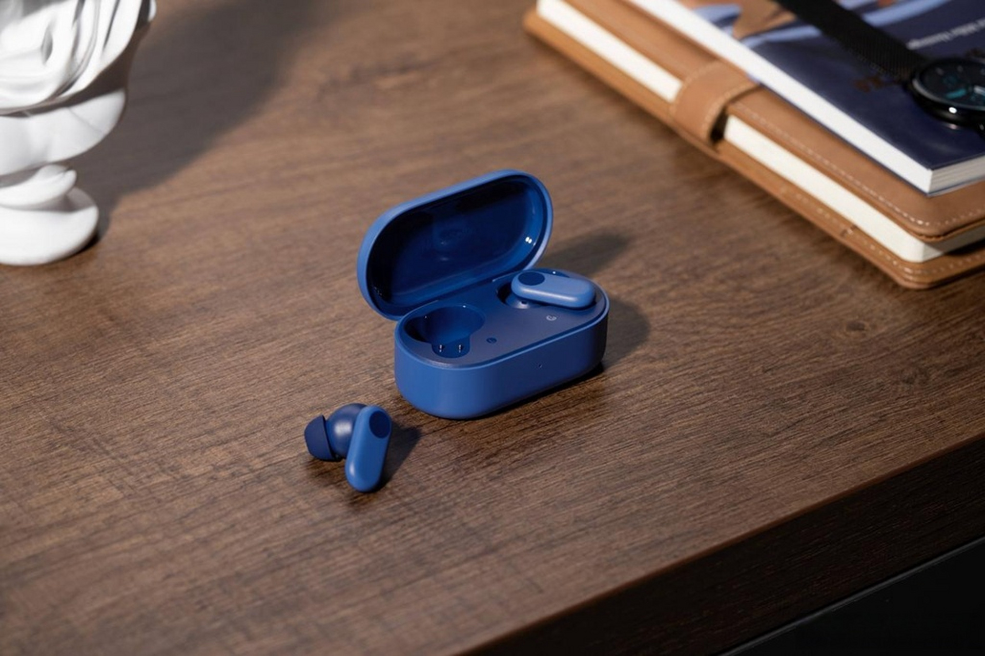 一加budsv#图赏来了,星际蓝是磨砂质感的,高级,耐看还不粘指纹.