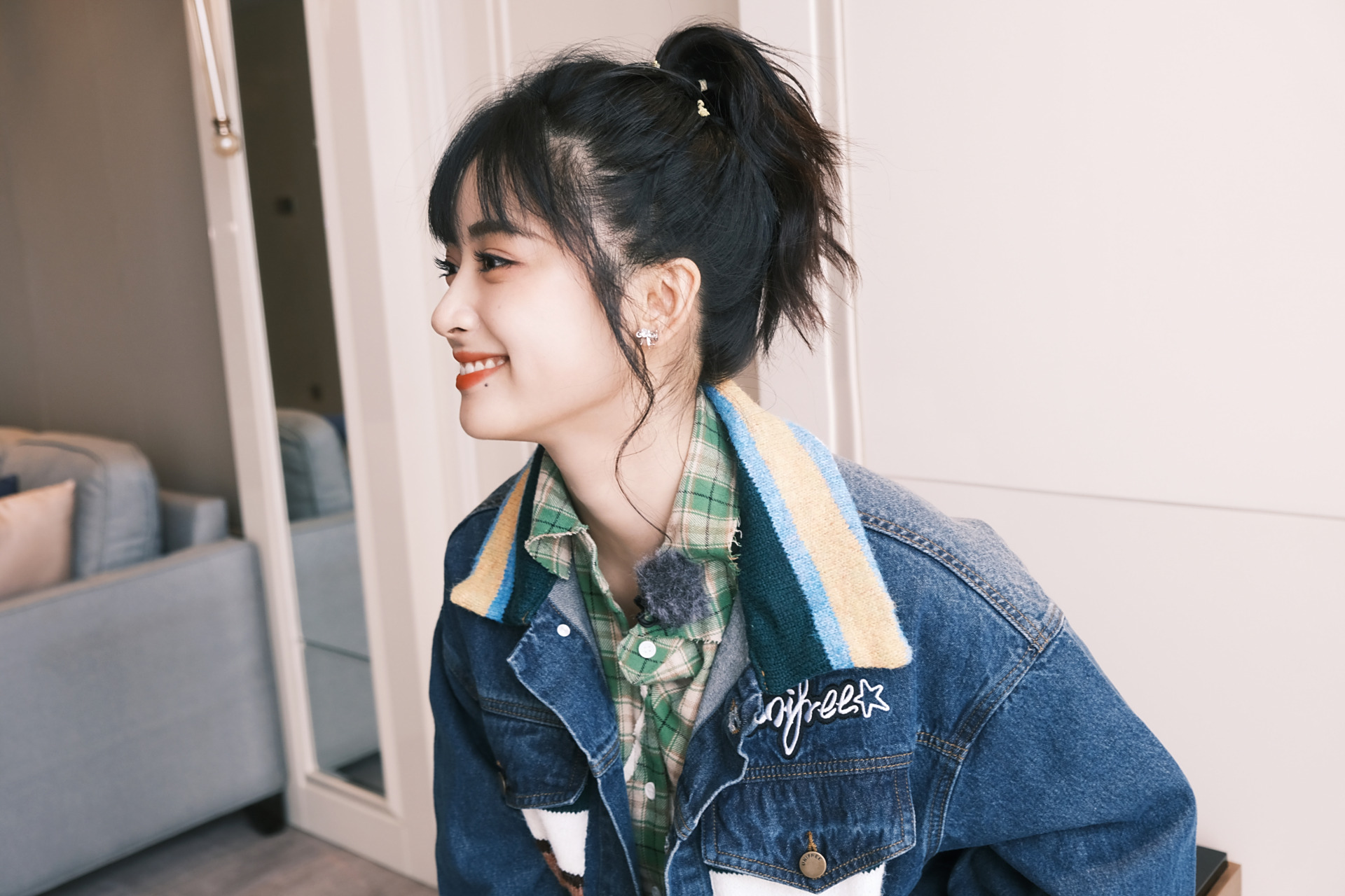 沈月 09春游小沈惊喜掉落,更多精彩锁定今晚21:00浙江卫视青春环