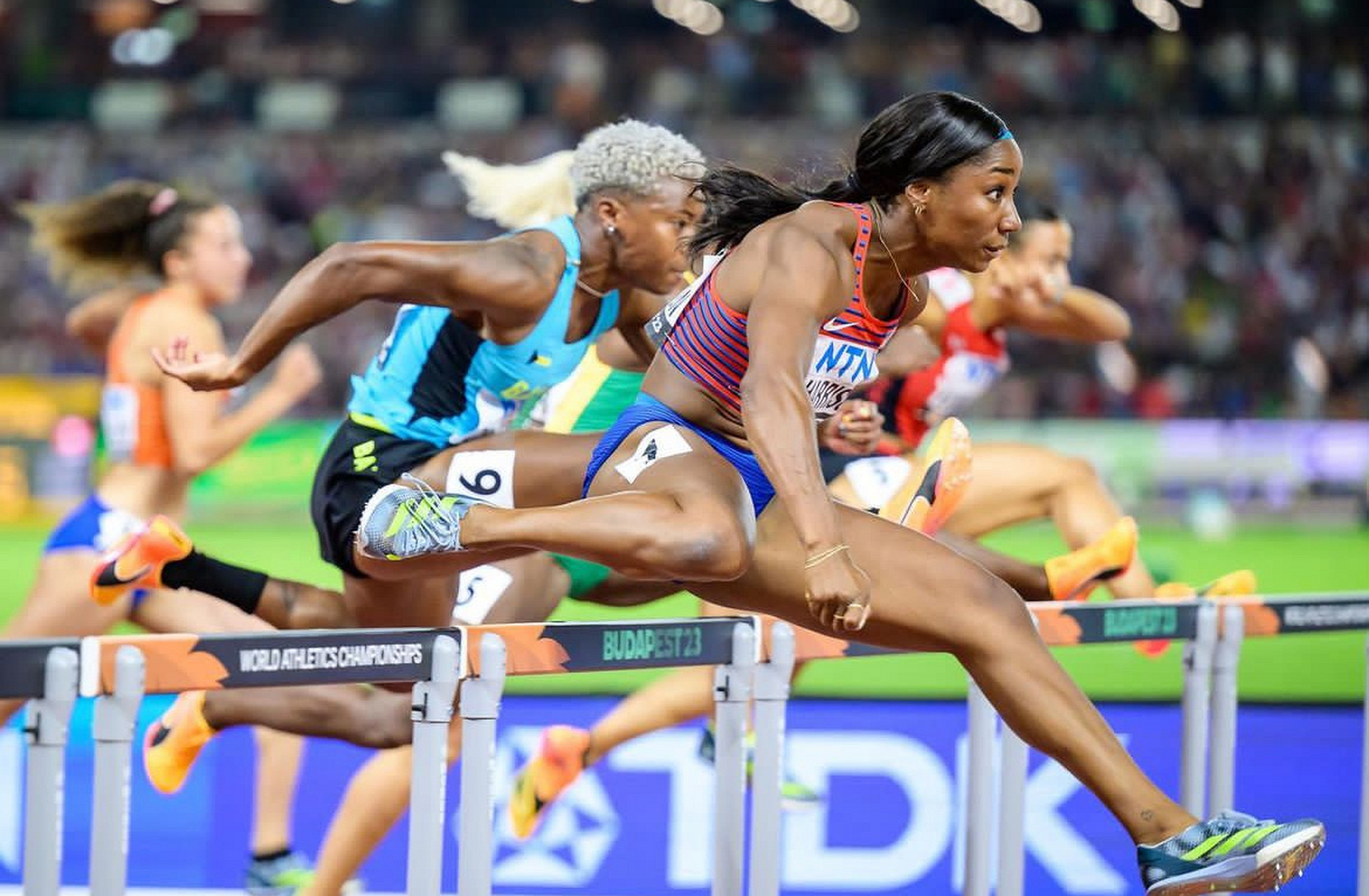 选手,前世界纪录保持者肯德拉·哈里森在8月布达佩斯世锦赛预赛中创造