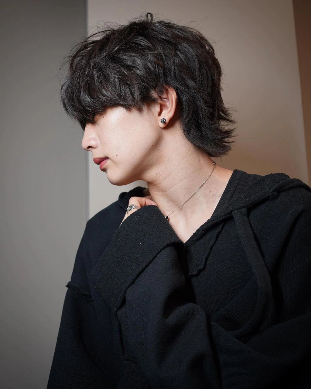 锡纸烫做些弧度出来,这样发型会更加的立体,线条感和透析感更强一些