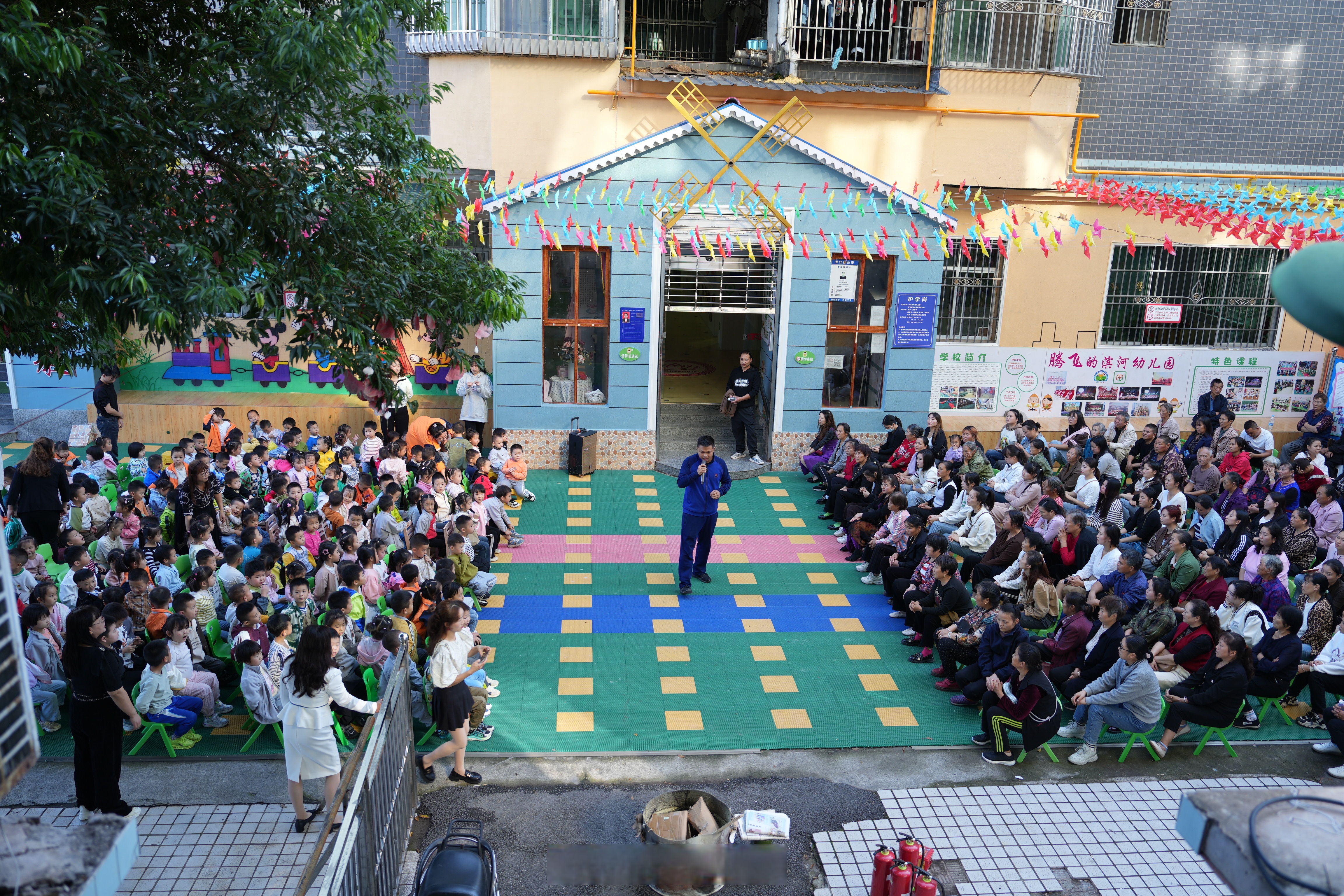 近日,达州消防 开江县消防救援局走进辖区滨河幼儿园开展消防安全