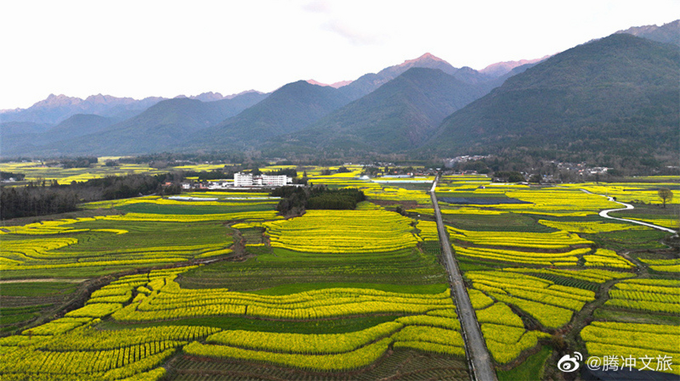 总要去趟腾冲吧# 【云南腾冲界头镇:镶嵌在花海中的世外桃源】天赖刎