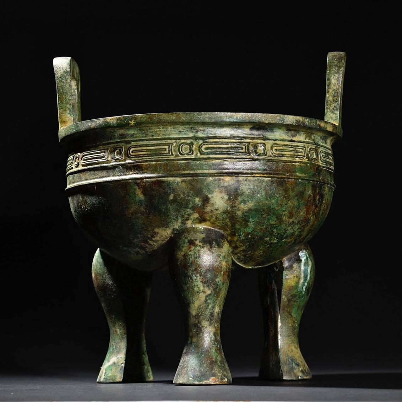 汉代 青铜器三足鼎 尺寸:高32宽27.2cm重13.2斤