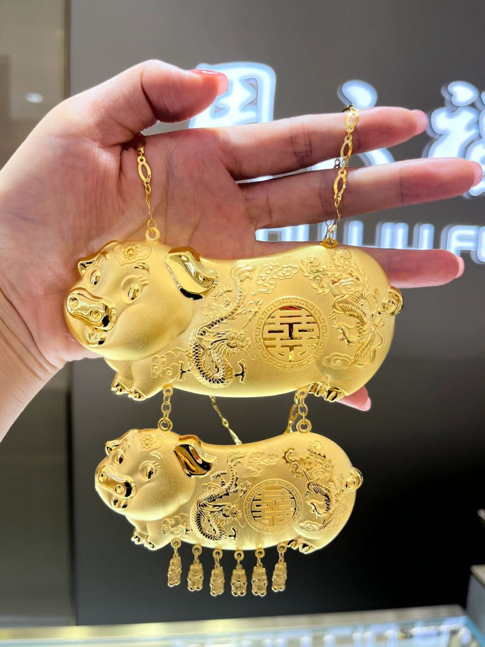 78黄金猪排项链,金猪代表福气,寓意佳偶天成子孙满堂,开枝散叶,大富
