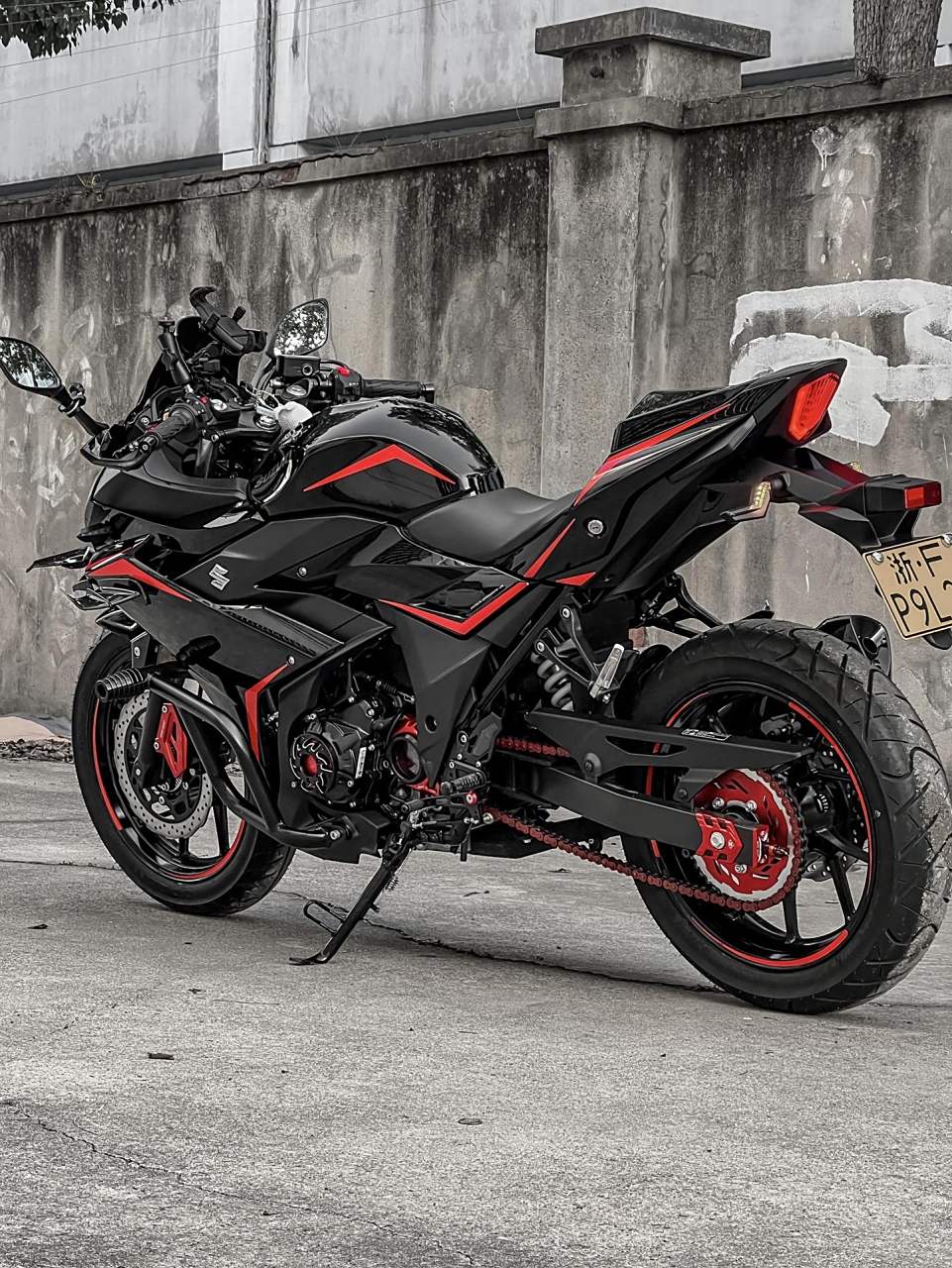 你还是适合玩姿态#机车 #摩托车 #改装 #铃木gsx250r #黑武士