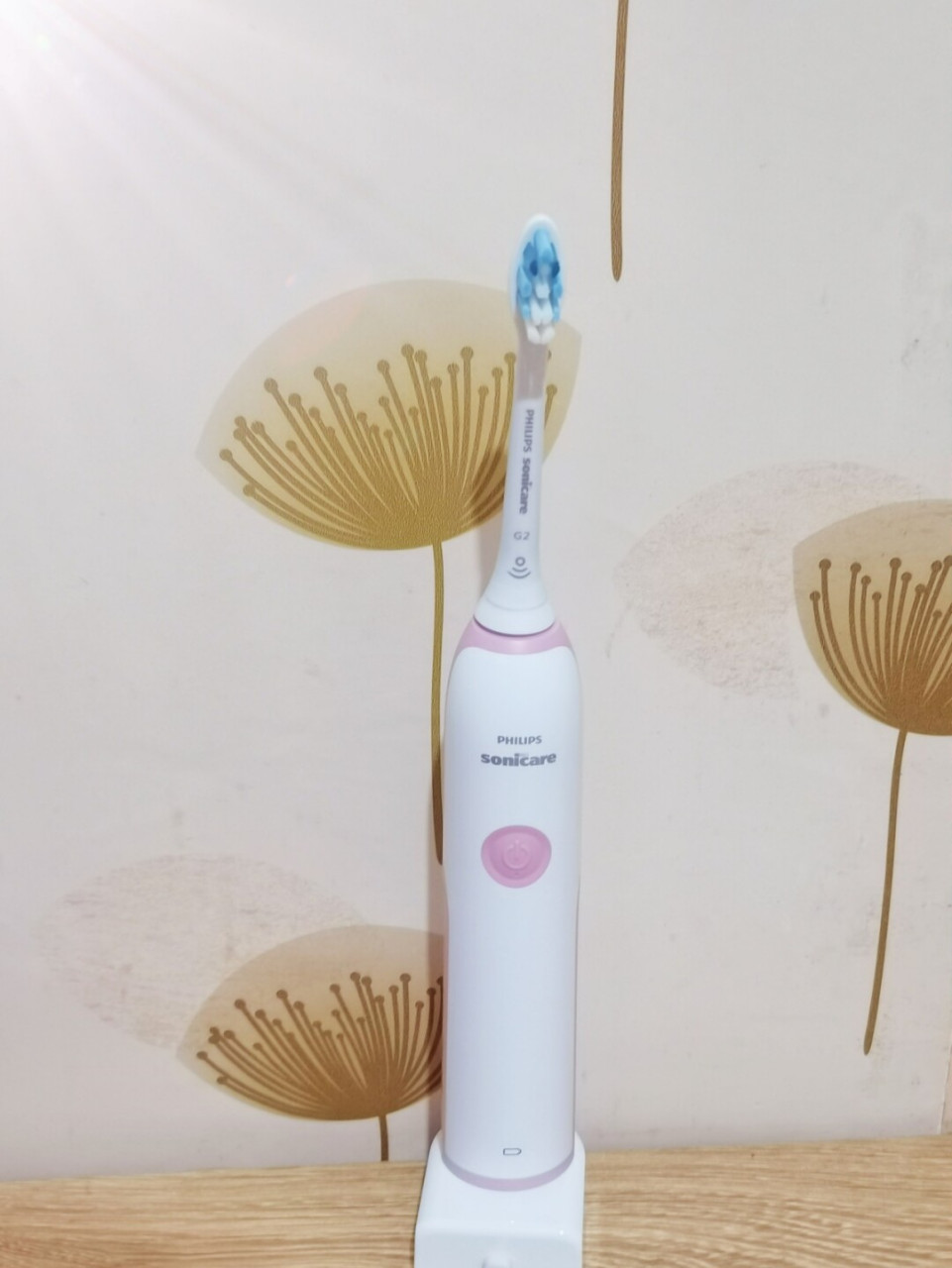 高颜值飞利浦电动牙刷 前几天刚入手的飞利浦hx3226电动牙刷,选了个