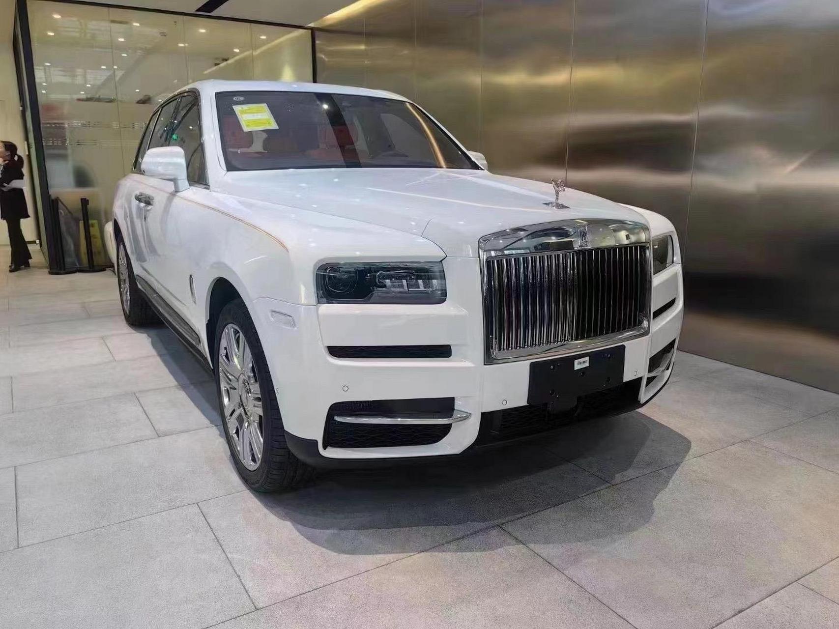 2024款白橘库里南5座 现车手续齐全