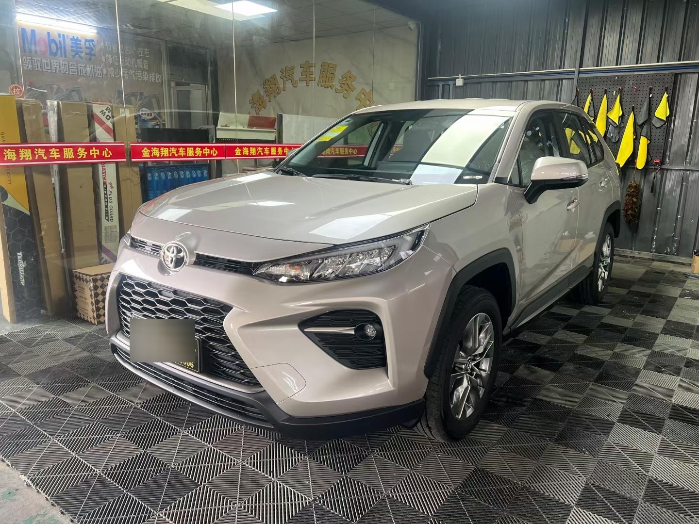 广汽丰田 威兰达 2.0l cvt两驱领先版