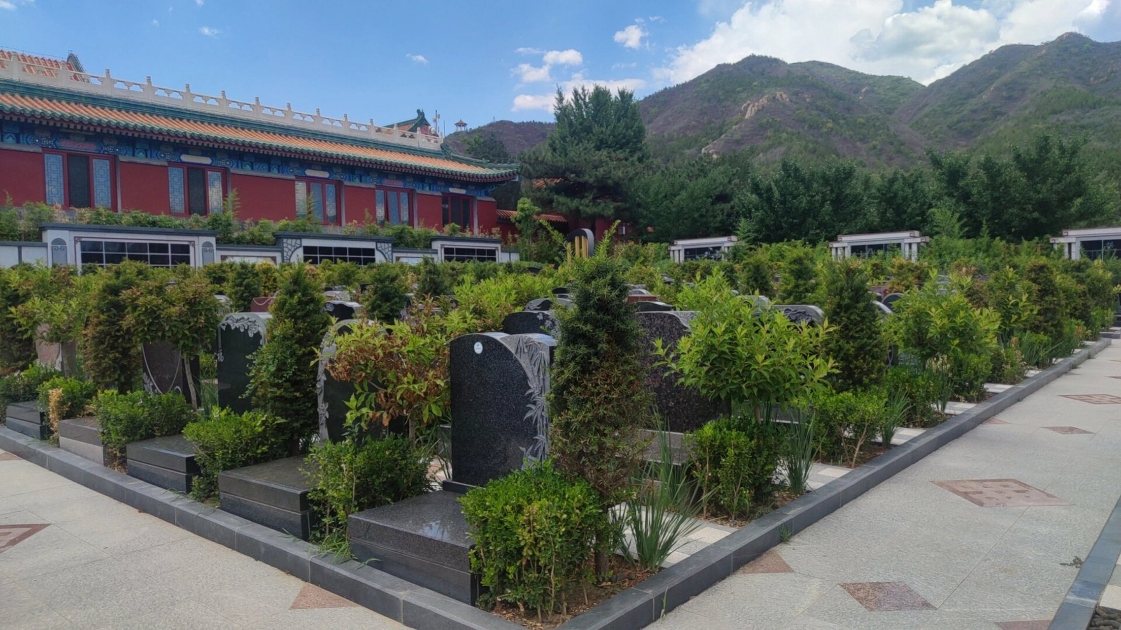 北京昌平天寿园 天寿陵园隶属于北京天寿陵园有限公司.