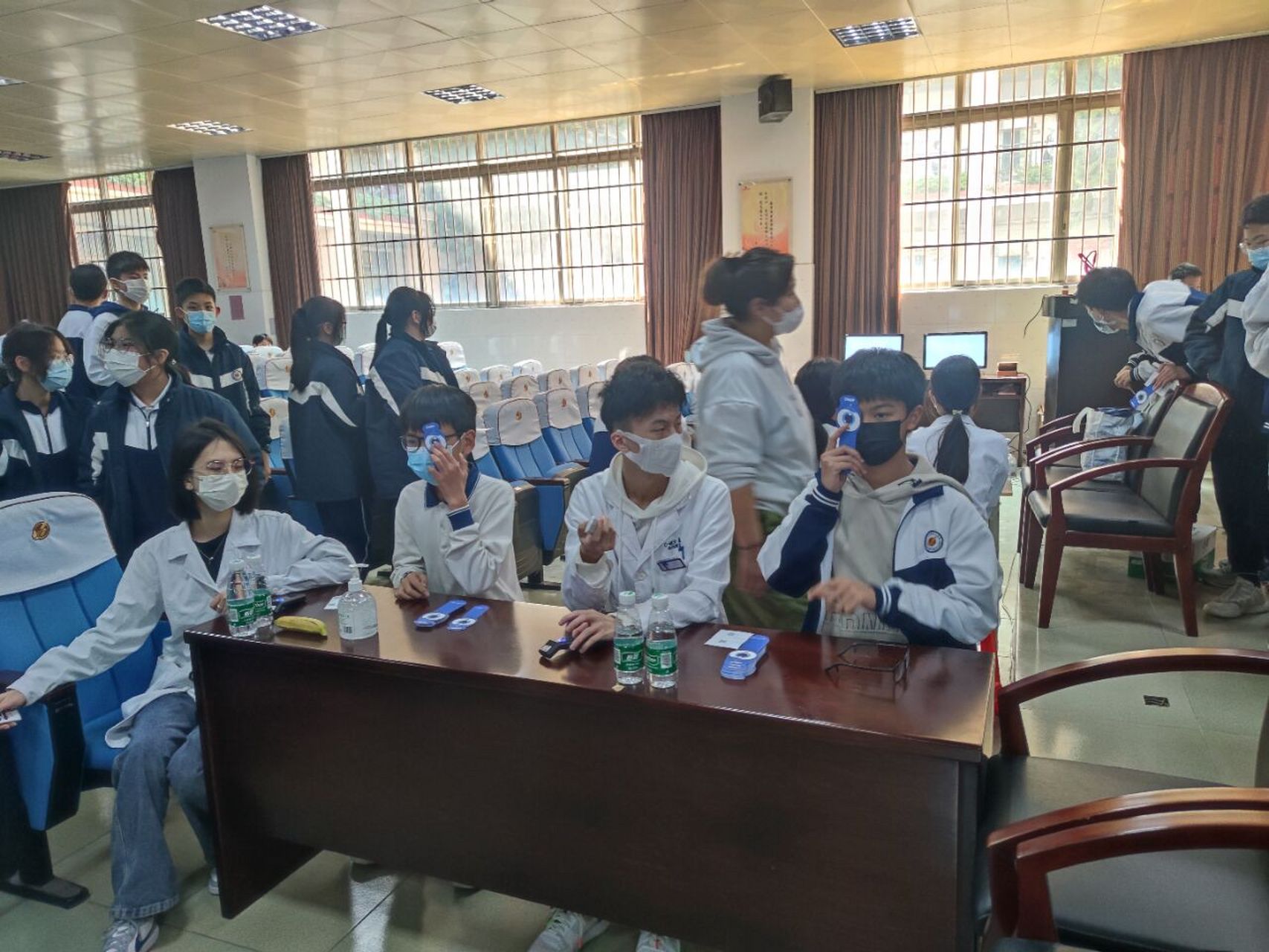 广州希玛医疗团队走进广州市第十八中学校 2023年春季学期学生视力筛