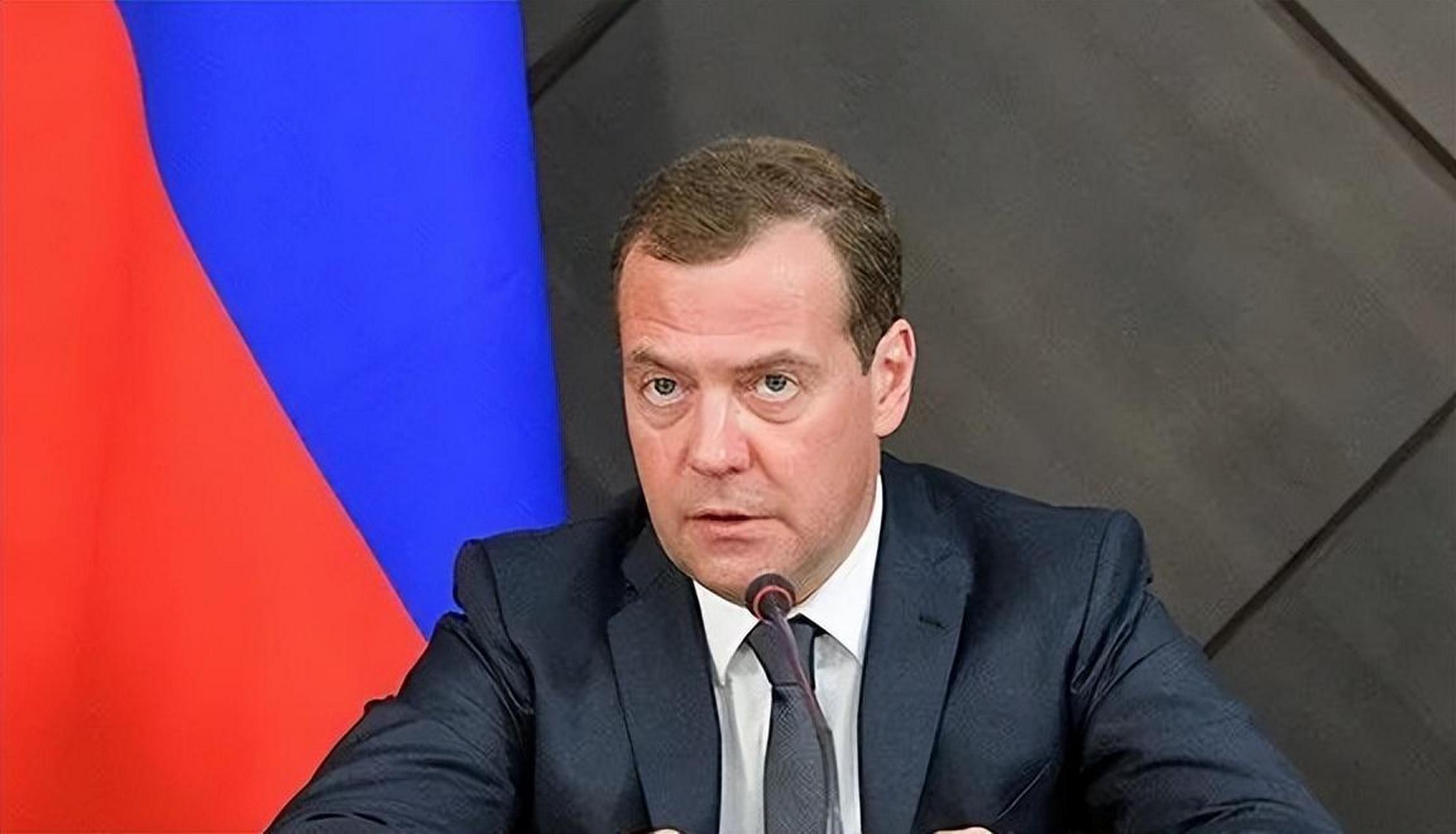 【梅德韦杰夫再放狠话 不要俘虏全部消灭,俄乌冲突正悄然发生变化】