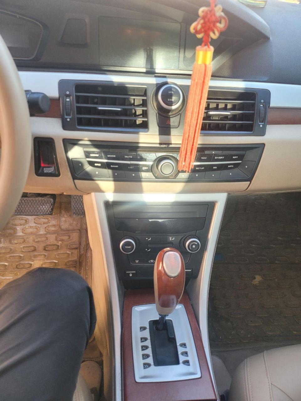 8l自动挡 费用到8月 换挡拨片,多功能方向盘,天窗, 只要几千块