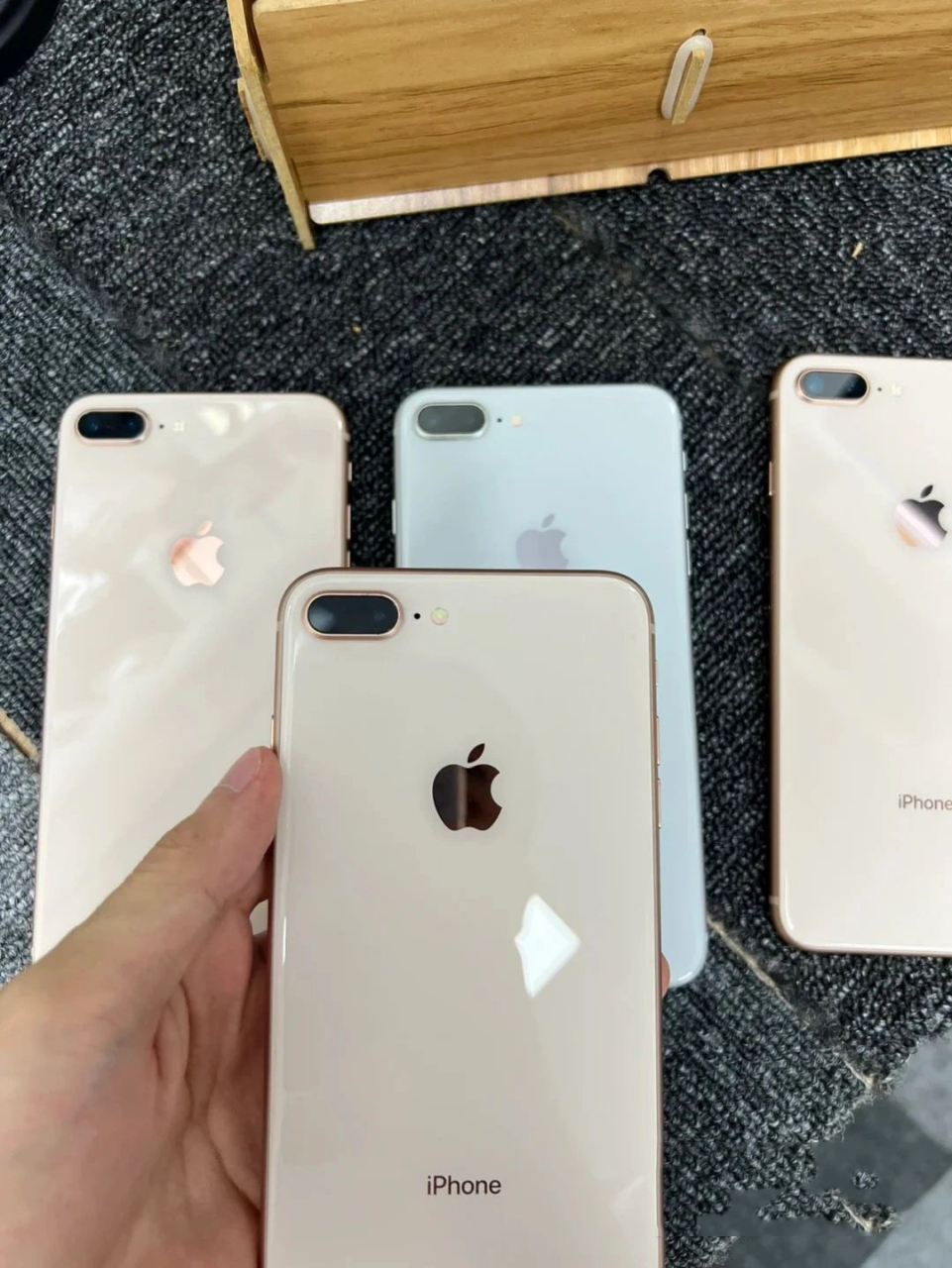 iphone 8 plus市场128拿货1350,你买贵了嘛 哈喽哈喽,大家好,我是小暮