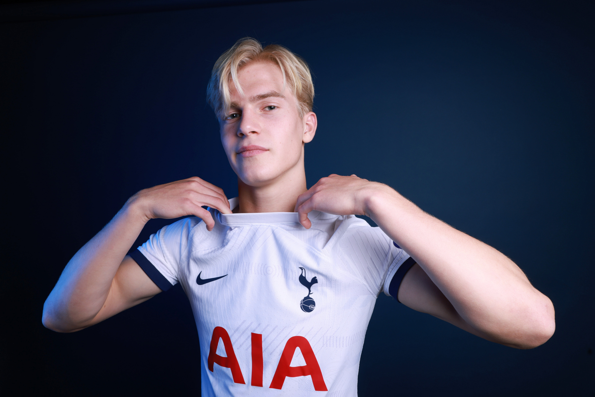 92热刺男模队成员7711566  9490瑞典帅哥贝里瓦尔定妆照