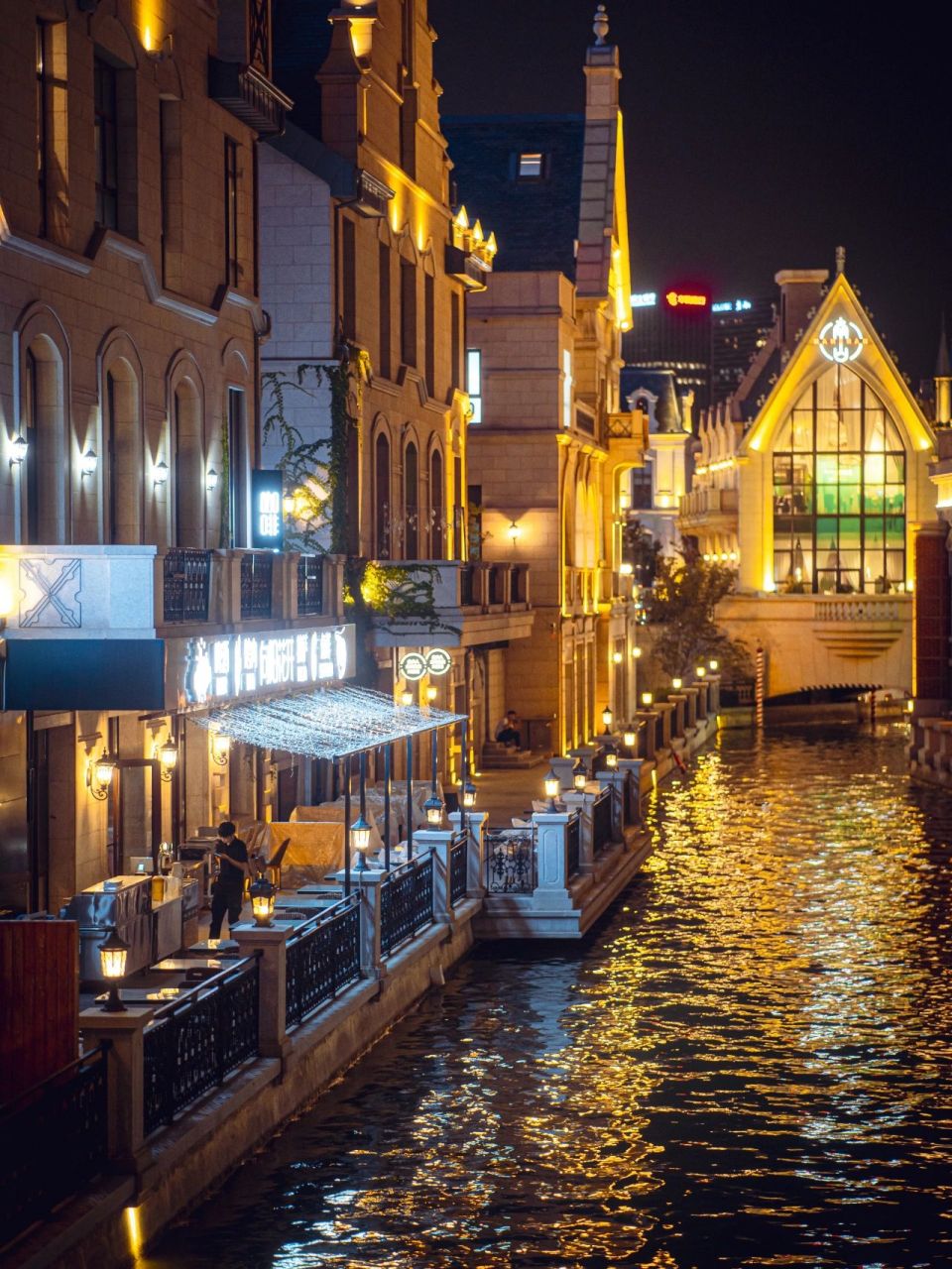 夜游大连威尼斯水城|大连旅行必拍打卡地!