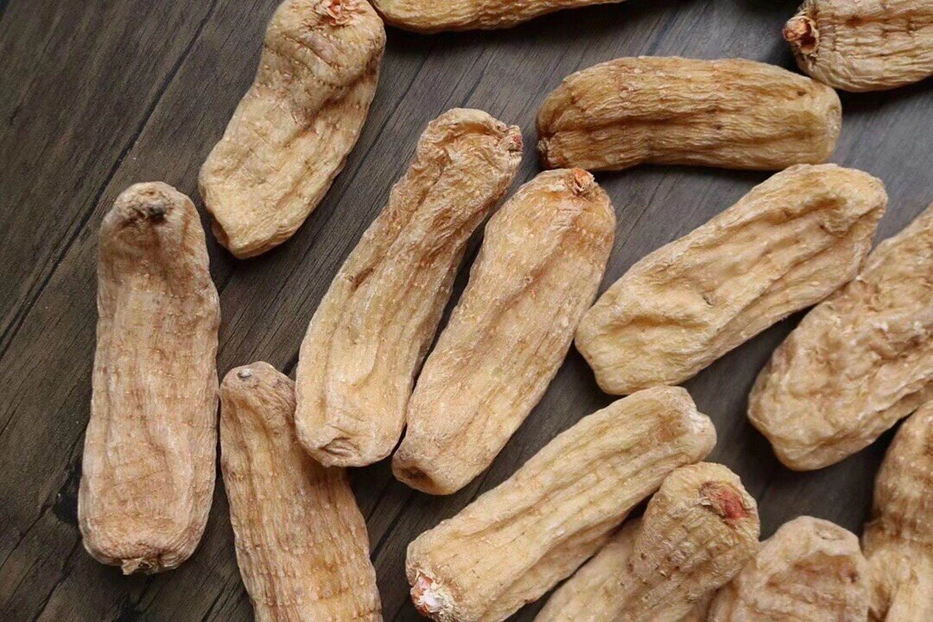 云南丽江大号红天麻 一斤大概7头左右 最漂亮最大的云南丽江天麻,最大