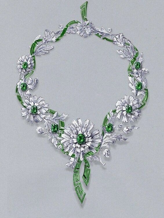 一组精美的手绘珠宝设计图