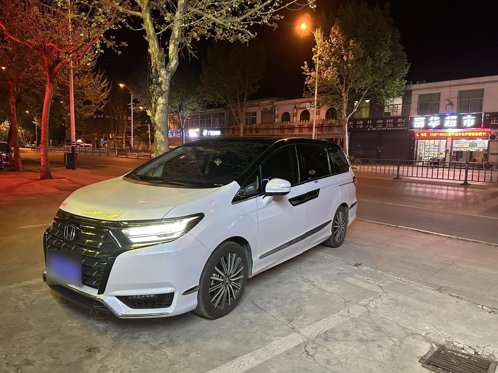 本田艾力绅装贴悬浮车顶 贴膜了贴膜了