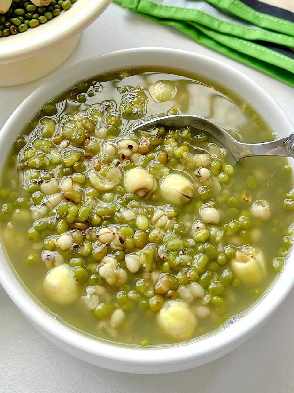 真心建议女孩子夏天多喝这碗薏米绿豆汤! 软绵香甜!