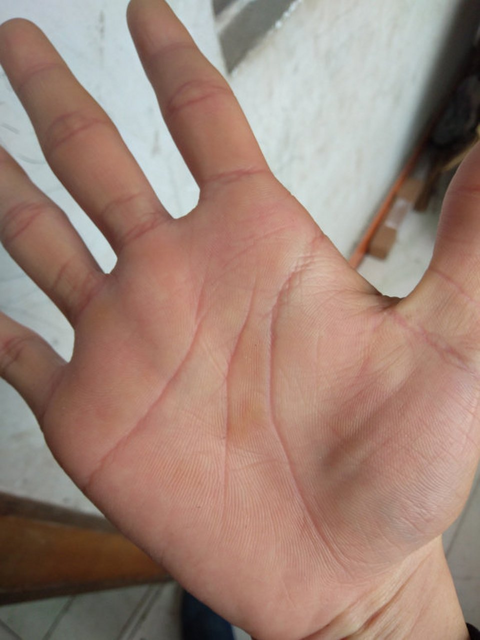 川字掌的命真的不好吗?  如是看图,这个确实是典型的川形掌手纹.