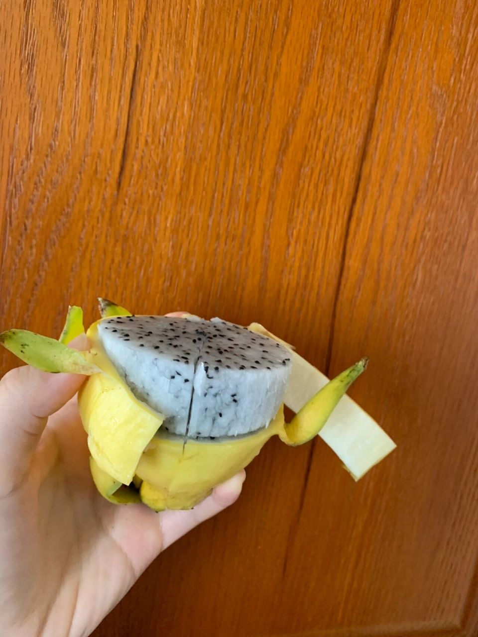 它骗我,"表里不一"的黄皮火龙果 满怀期待的以为它会是黄心的火龙果