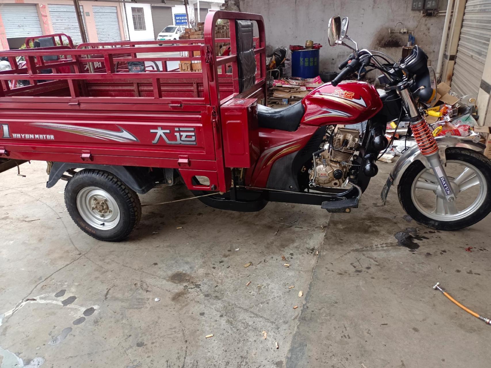 转让大运150三轮摩托车一辆,带倒档,副变速,车箱高帮,1.2米Ⅹ1.