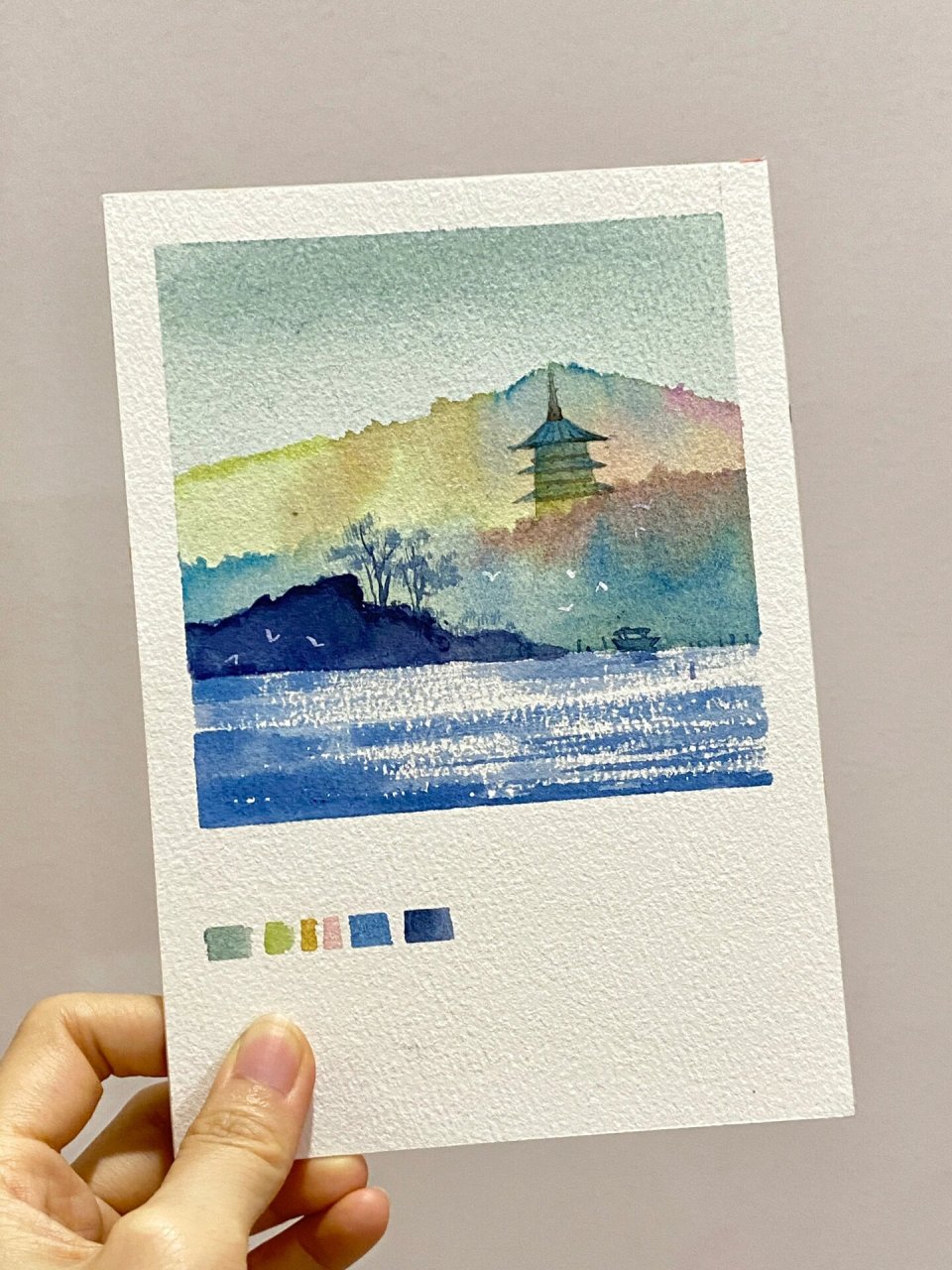 水彩入门风景|最美西湖六月天 主要颜色:浅灰绿,湖蓝,淡黄,淡橙,淡红