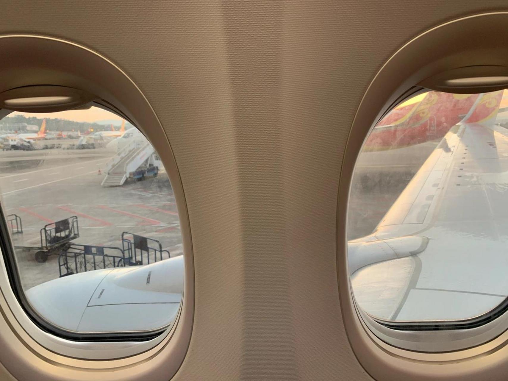 海南航空波音737-800选座 39排是个好位置 ,坐拥两个窗户, 靠近中间