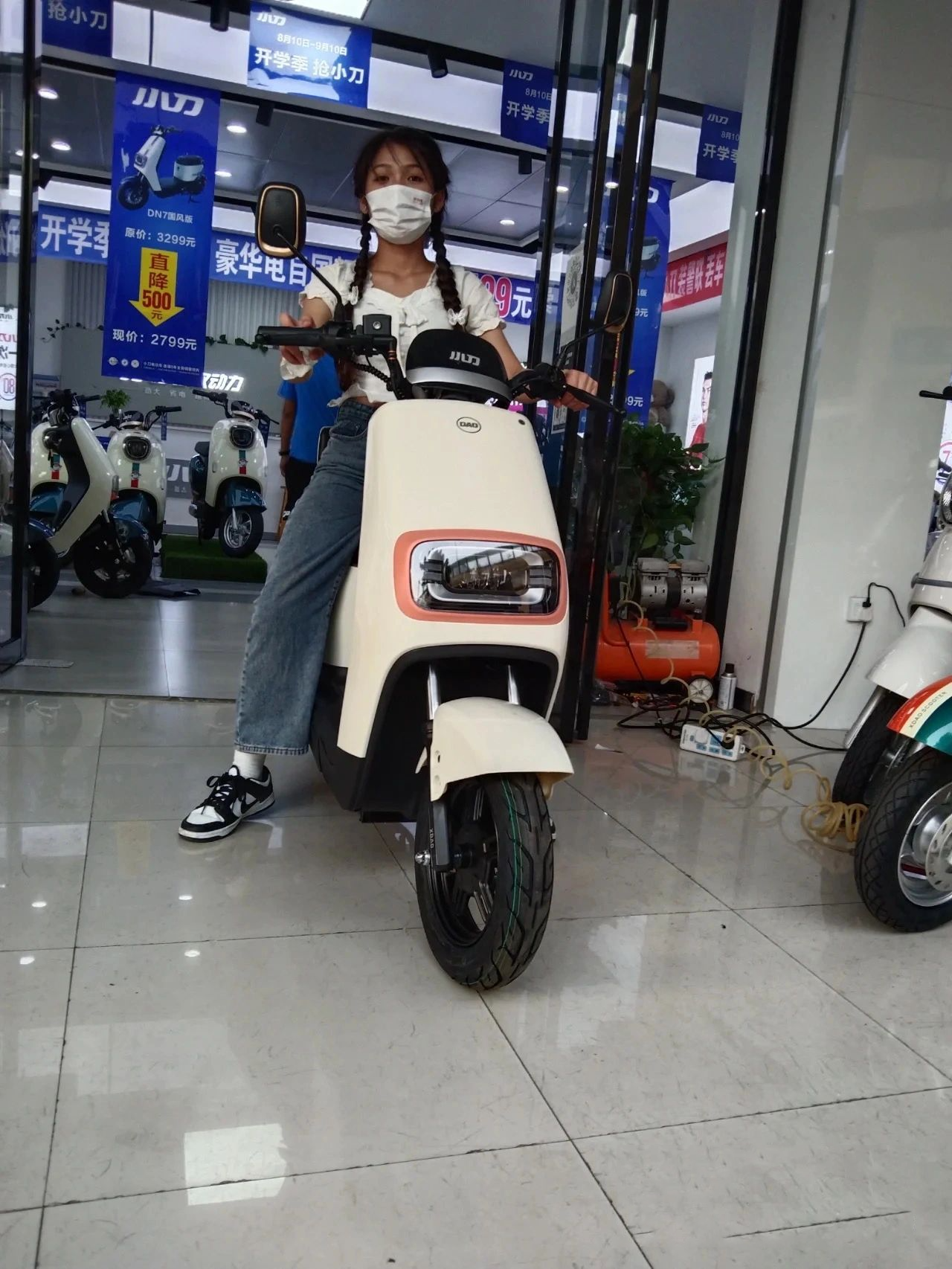 小刀电动车新款dn7震撼上市