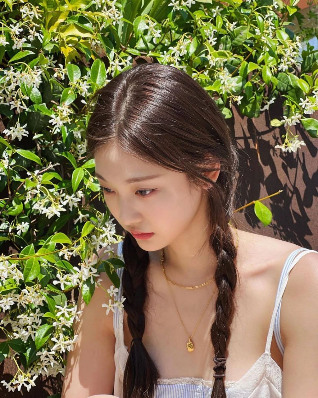 宁艺卓5.23ins更新!氛围感女头像～共九张 太美了太美了太美了!wechat