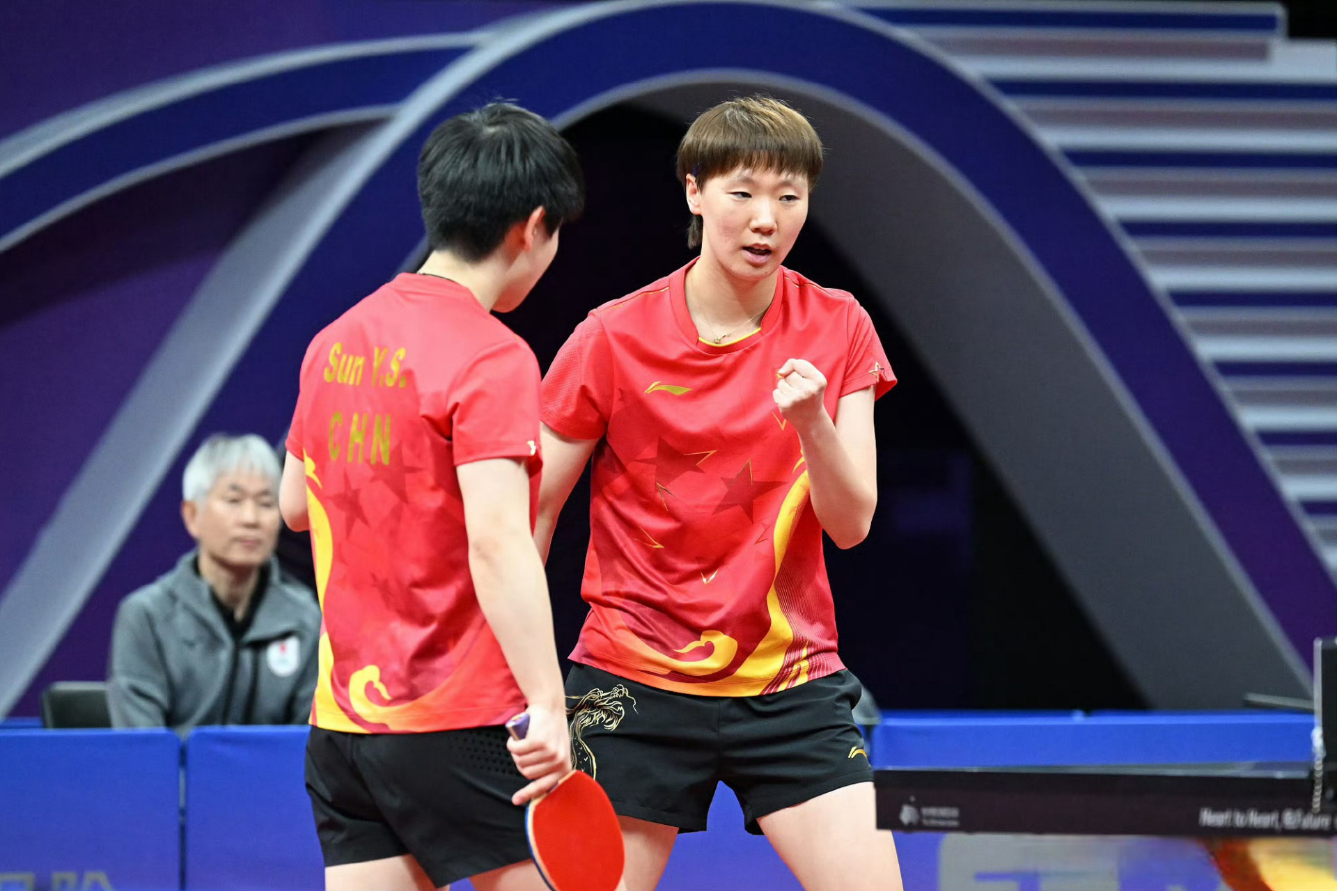 海产姐妹女双淘汰# 随着亚运会乒乓球女双1/4决赛,孙颖莎/王曼昱1-3