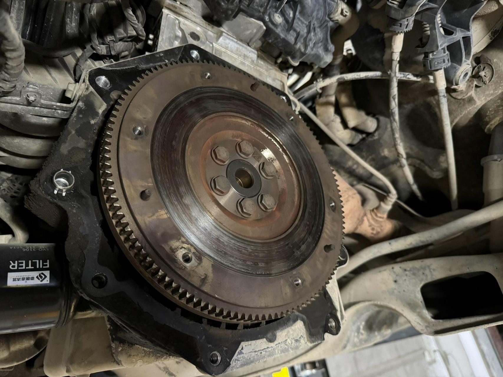 大众捷达   更换离合三件套77离合器拨叉离合器