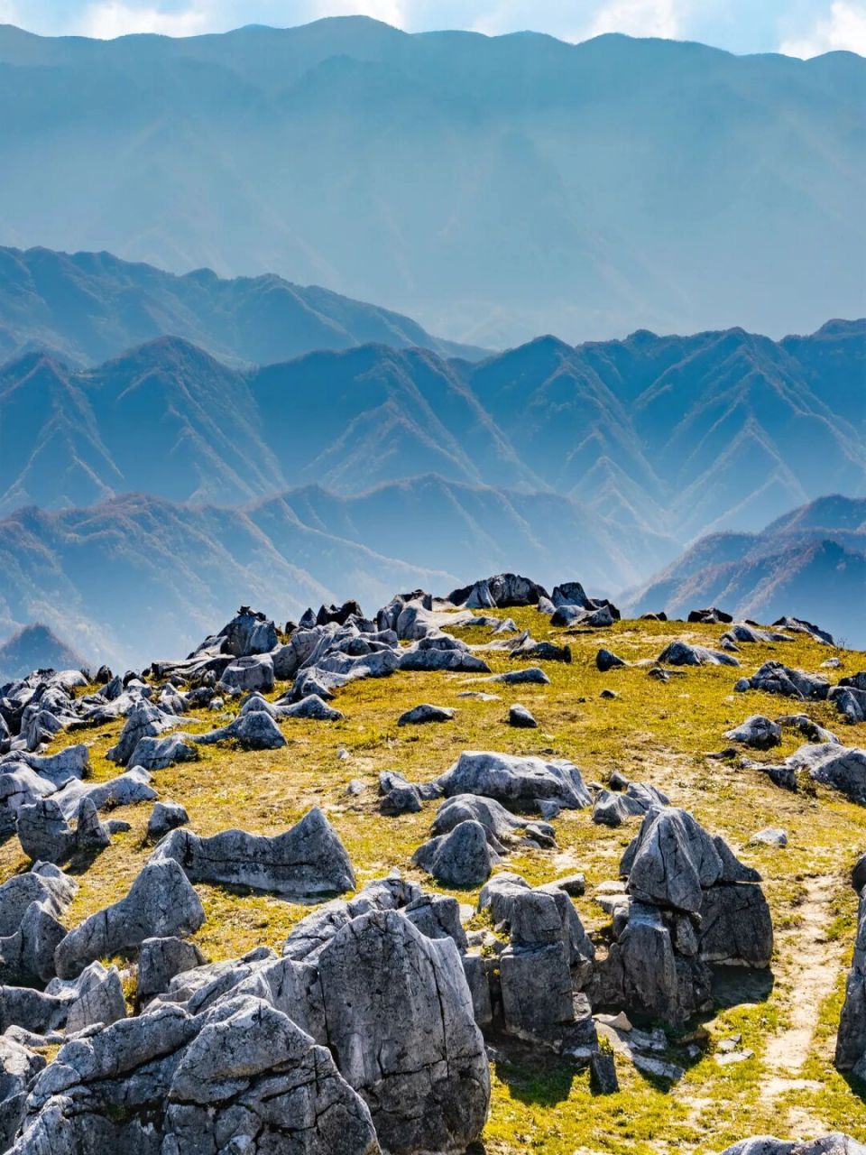 9015北阳山,也叫北羊山,山顶海拔 1920m,这里是古城西安的后花园
