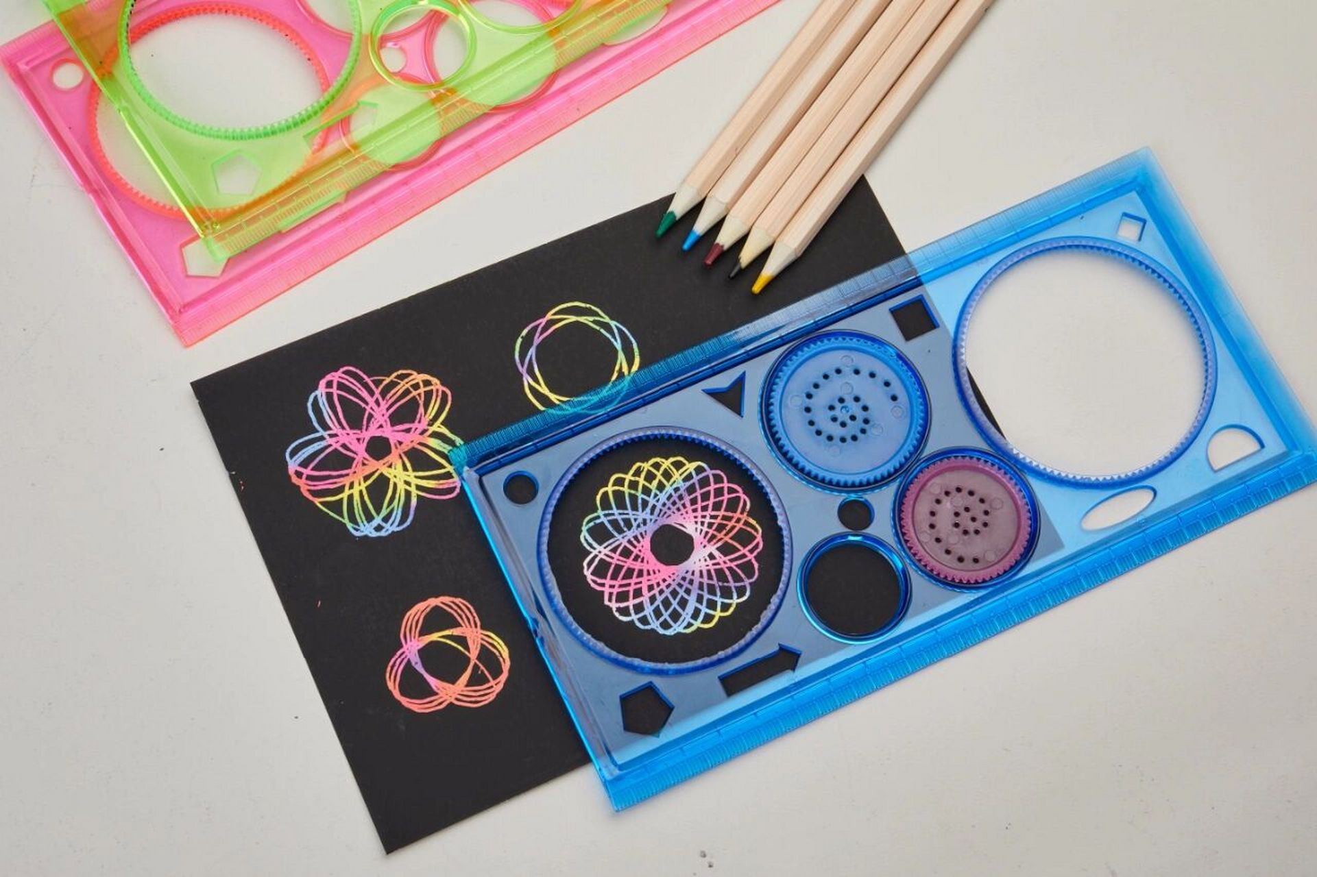 百变万花尺,画出百变有趣图案 一把尺子多种功能,量角器,立体图形