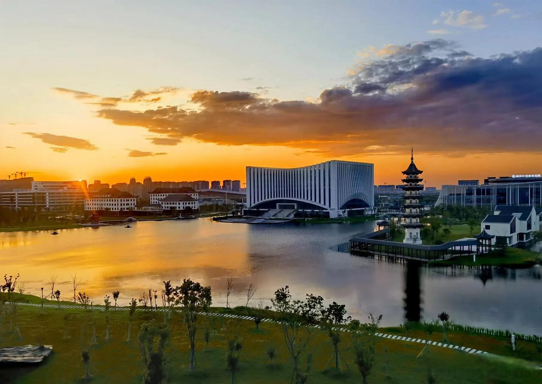 今天的浙江水利水电学院南浔校区,晚霞太美啦!