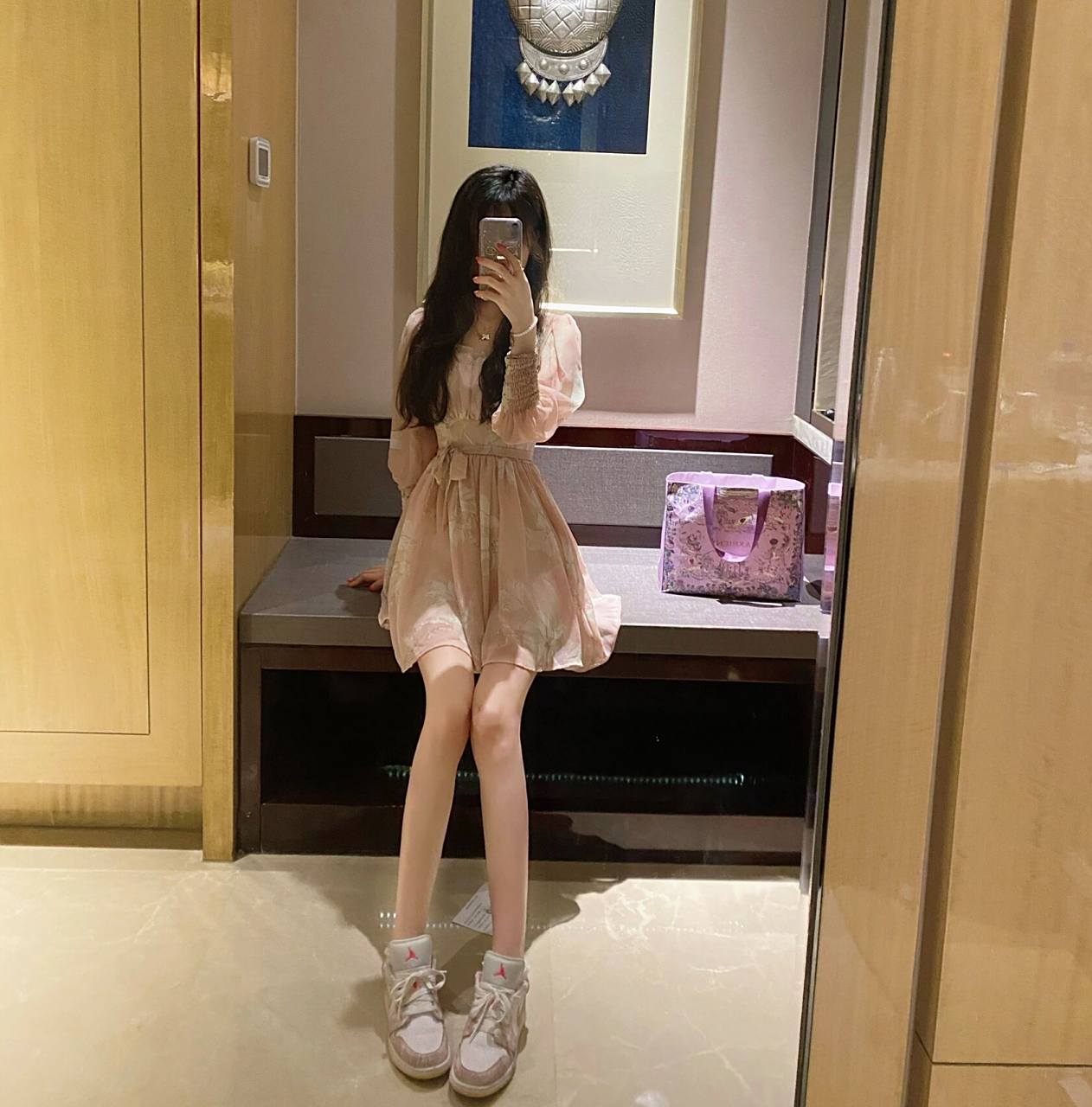 酒店自拍全身照不露脸get91   酒店镜子前坐着拍全身不顶光哦,手机