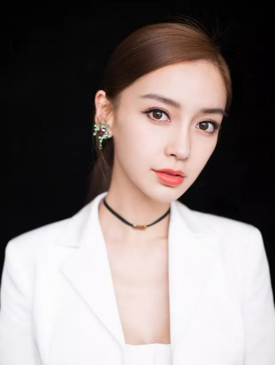 的明星不计其数,韩国女星韩佳人,李孝利,蔡琳都曾公开承认整过鼻子