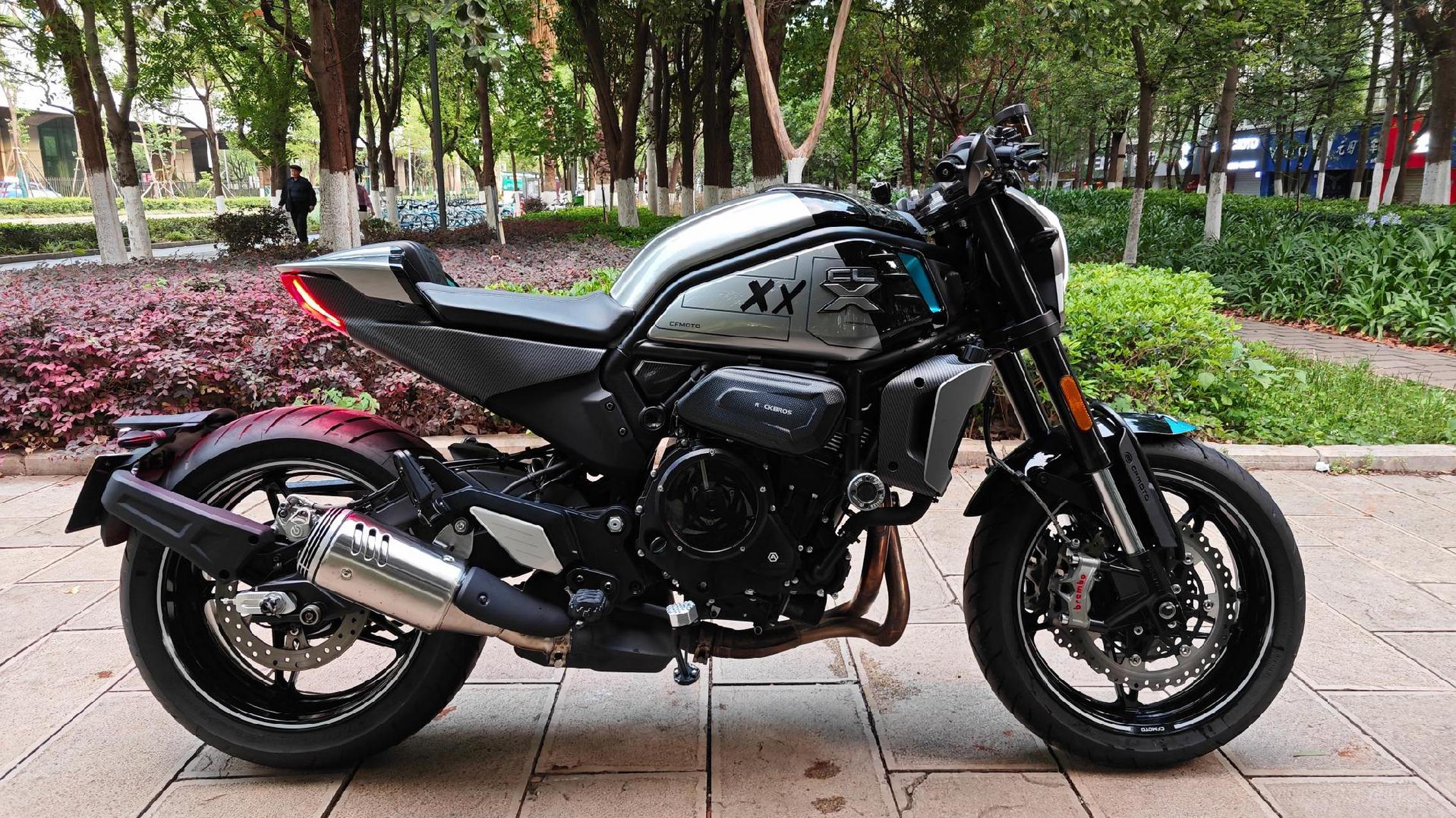 2022年春风700cl-x sport,运动版,加装碳前油箱罩,仪表罩,水箱护网