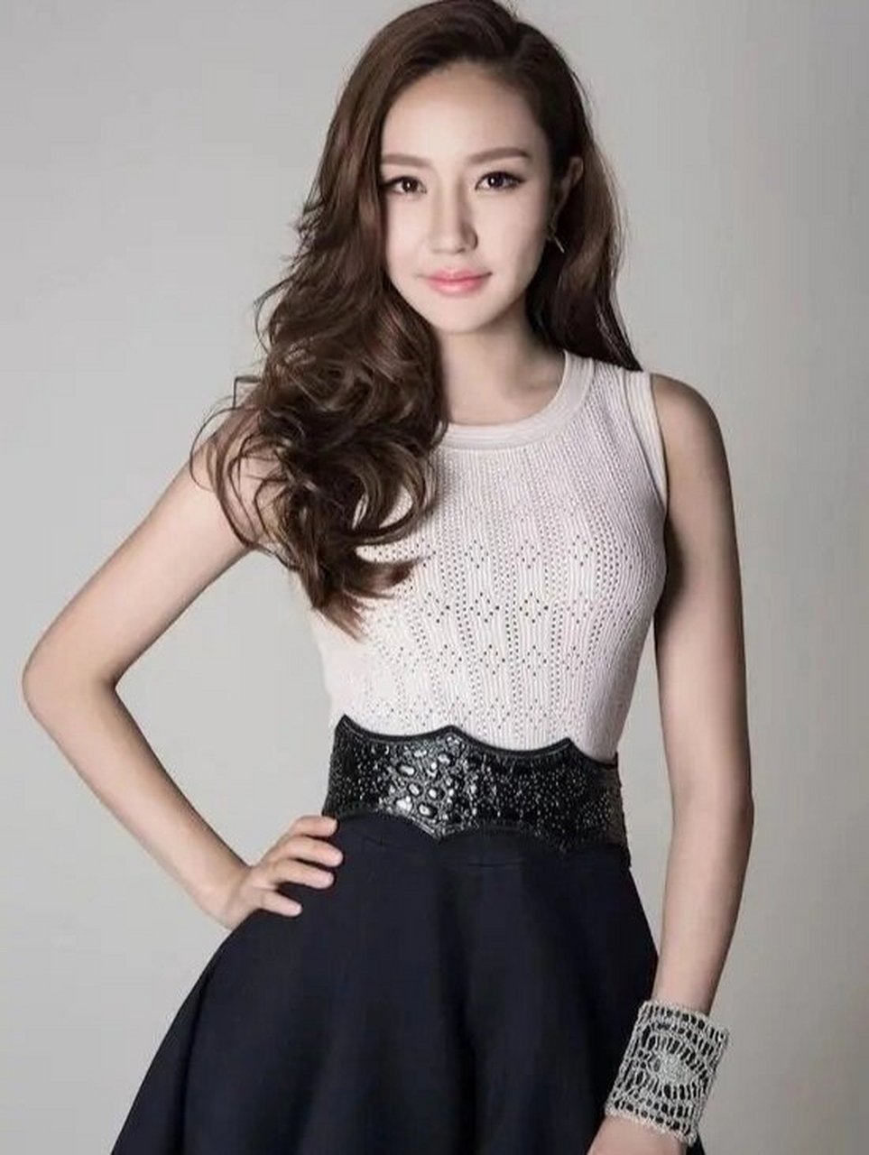 韩 雨 芹 电视剧《心居》李安妮扮演者 期待她更多更好更经典的影视剧