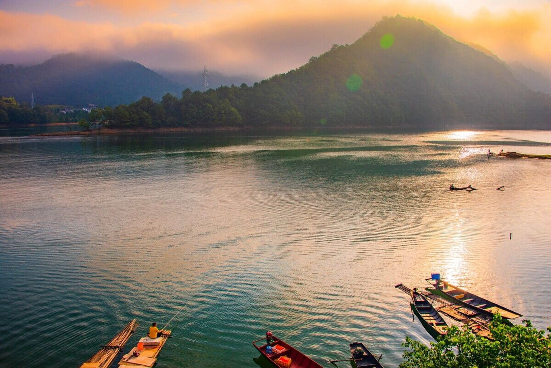 也可登高望远 曙光村位于太平湖的一个小岛上,太平湖旅游资源丰富