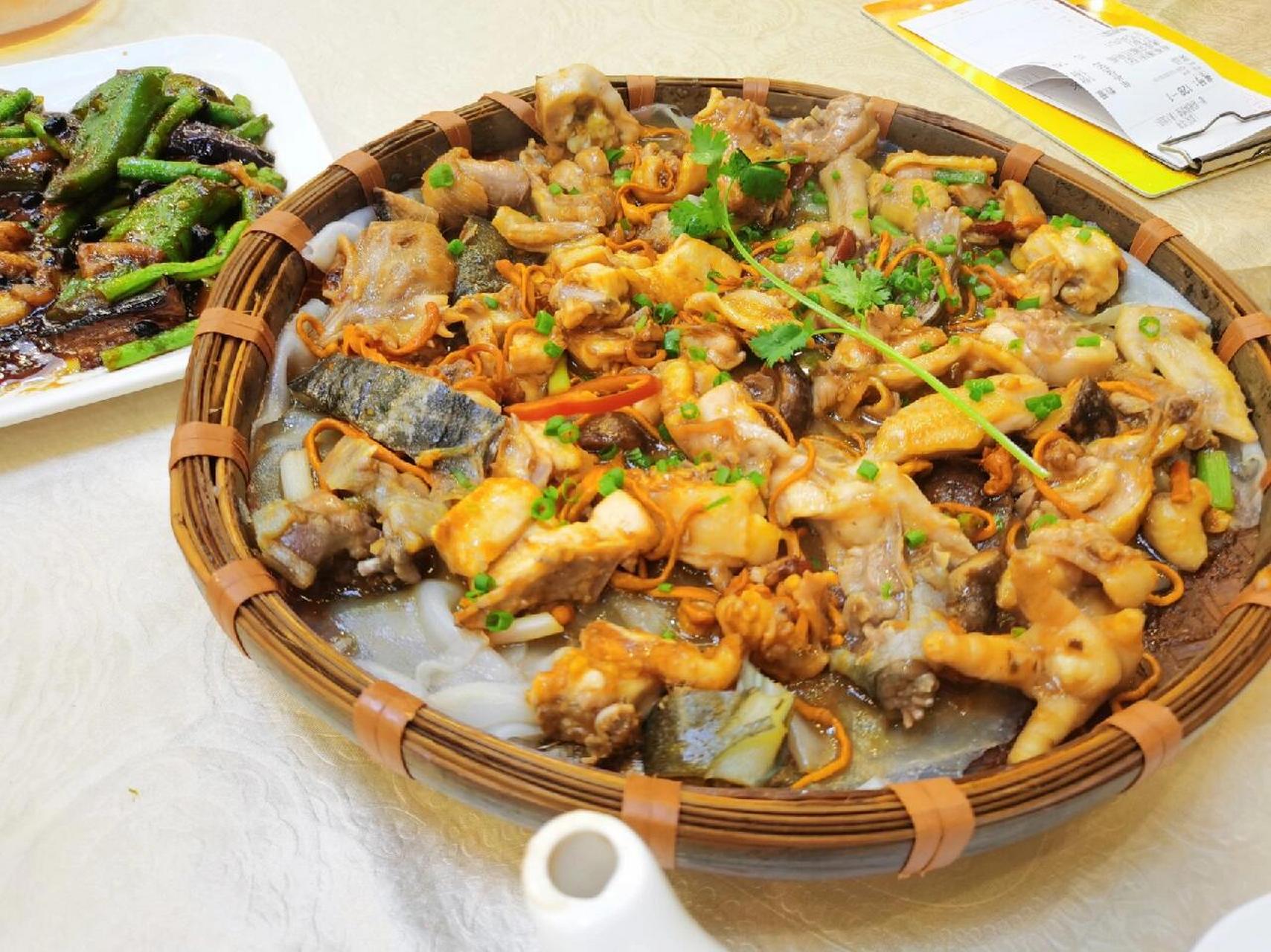 水鱼焖鸡 广东特色菜