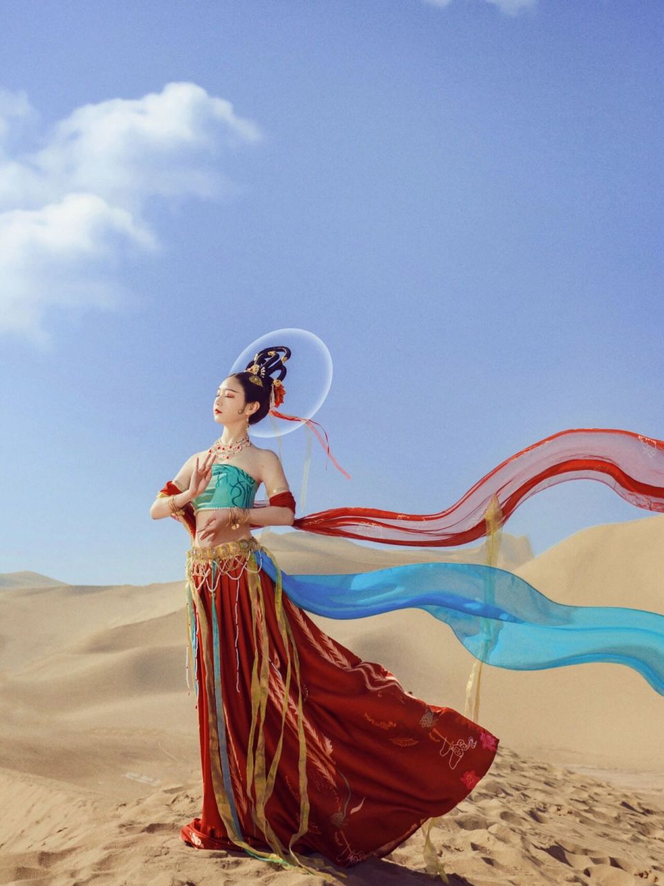 敦煌飞天旅拍攻略 97这组片子是在 拍的,旅拍的店就在山脚下,妆造好