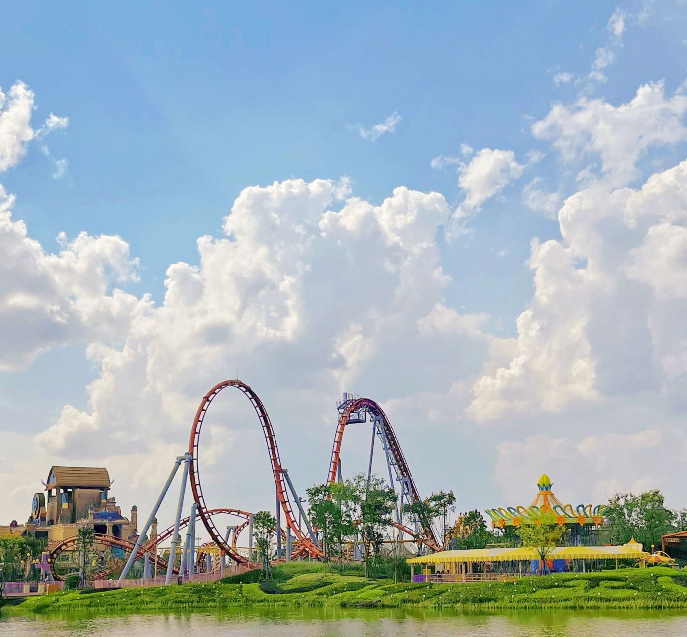 9:30开园,提前下好方特app,方便查看地图,身高要求,排队时间,4d项目云