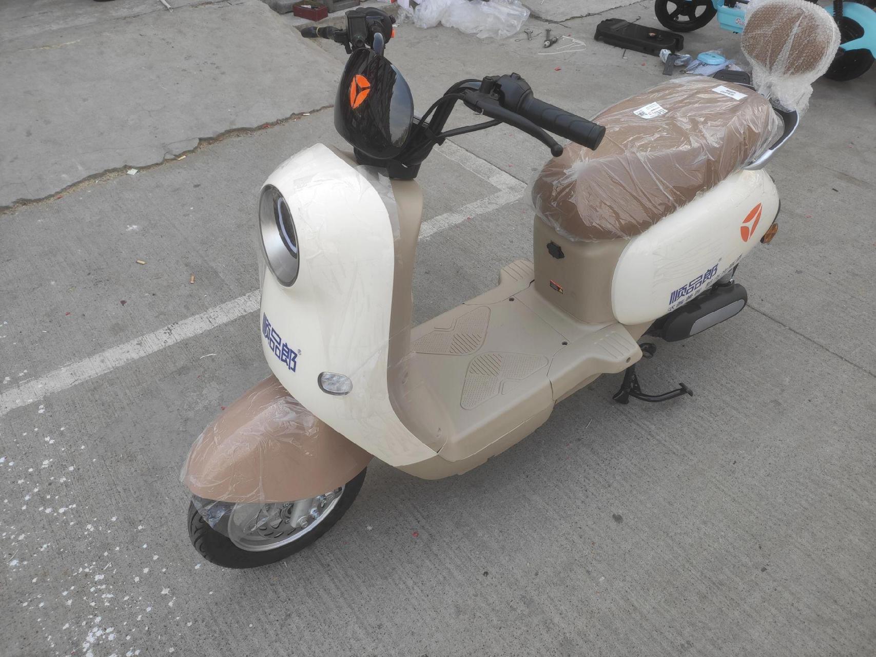 全新雅迪颜可电动车一辆,一口价,2000元 安装全新雅迪60v20a厂配电池