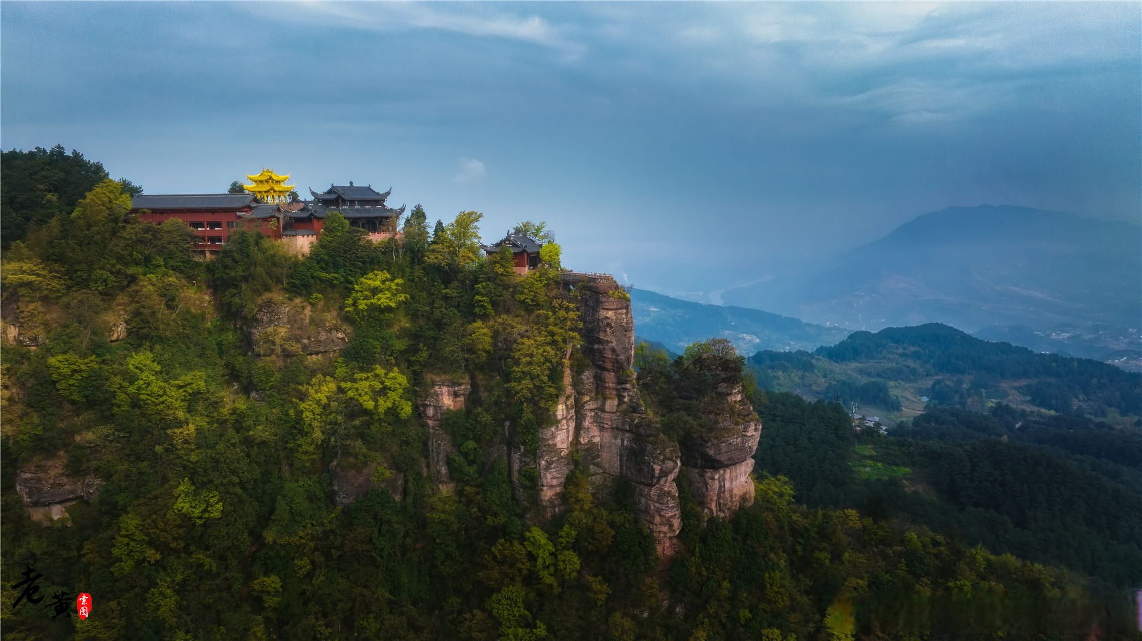 轻度假放飞计划# 重庆綦江古剑山,山顶有道道观,名唤净音寺,廊桥外伸