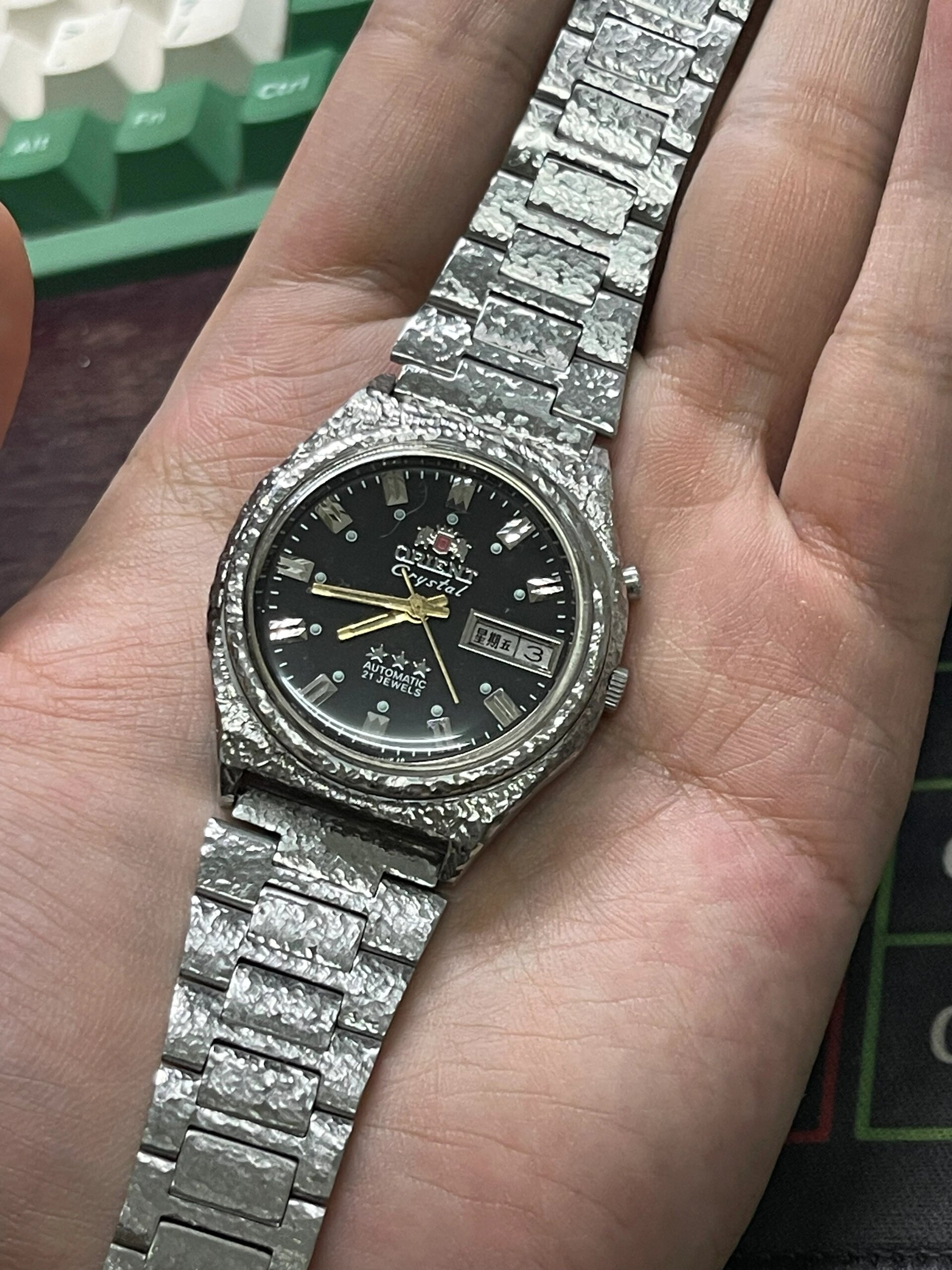 中古机械手表东方双狮21钻改装,雕刻完成!