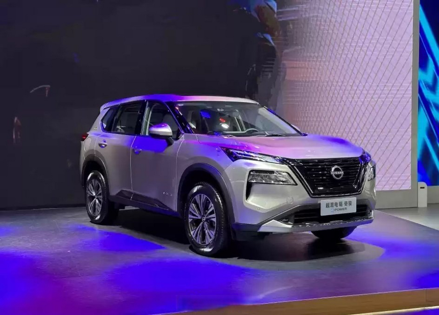 2023重庆车展# 东风日产超混电驱奇骏在车展期间亮相,共推出2款车型