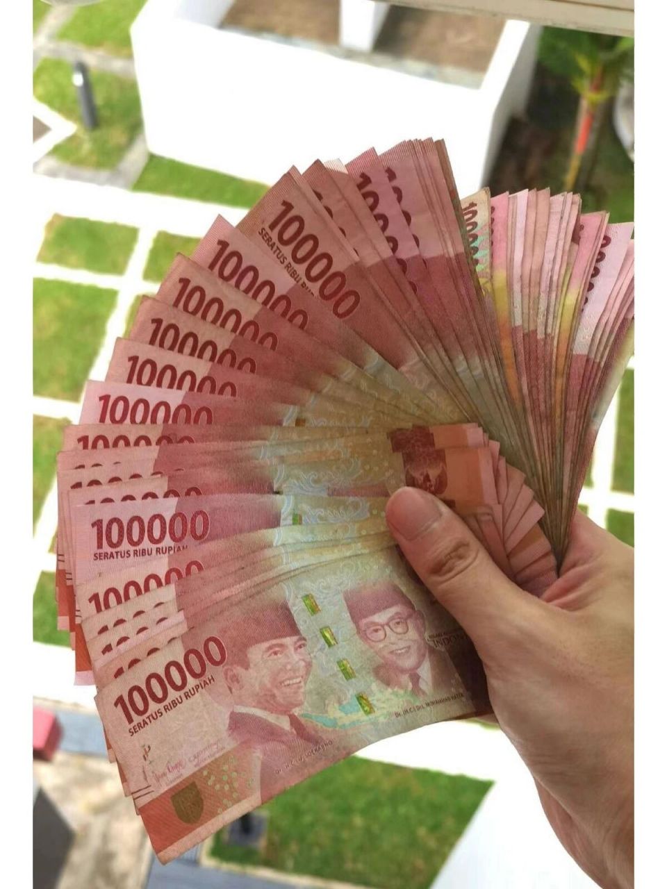 在新加坡不免要去东南亚各国旅游,而机场的汇率往往都不是很好,给大家