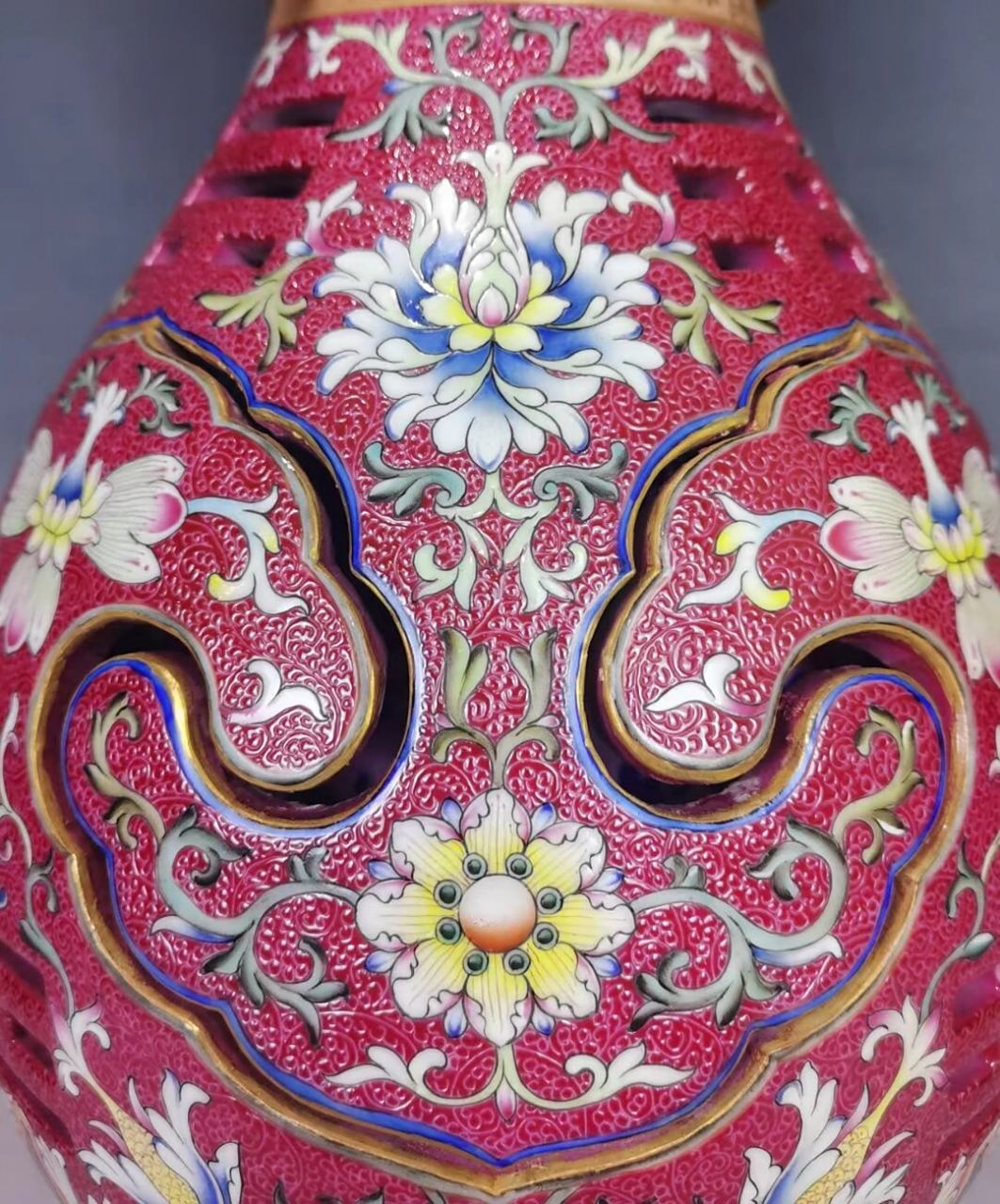 乾隆洋彩交泰转心瓶 乾隆高货重器放漏,喜欢联系.