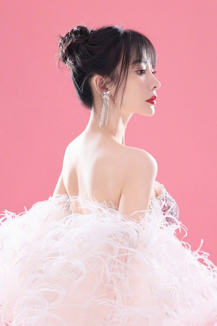 华表奖红毯# 柳岩这身粉色礼服好看[心]